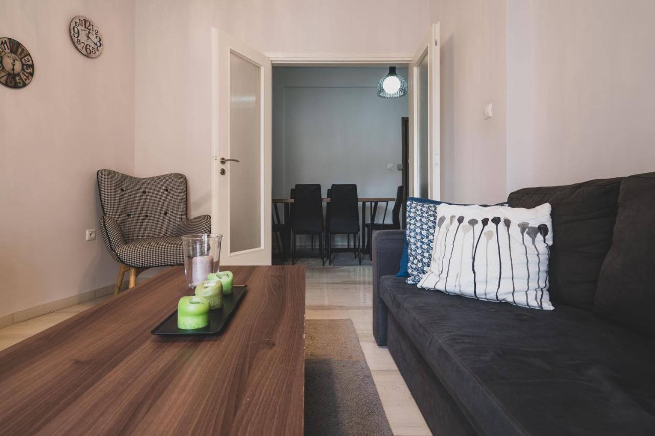 "Daydreamers Flat", Staircase To Neos Kosmos Athens Exterior photo