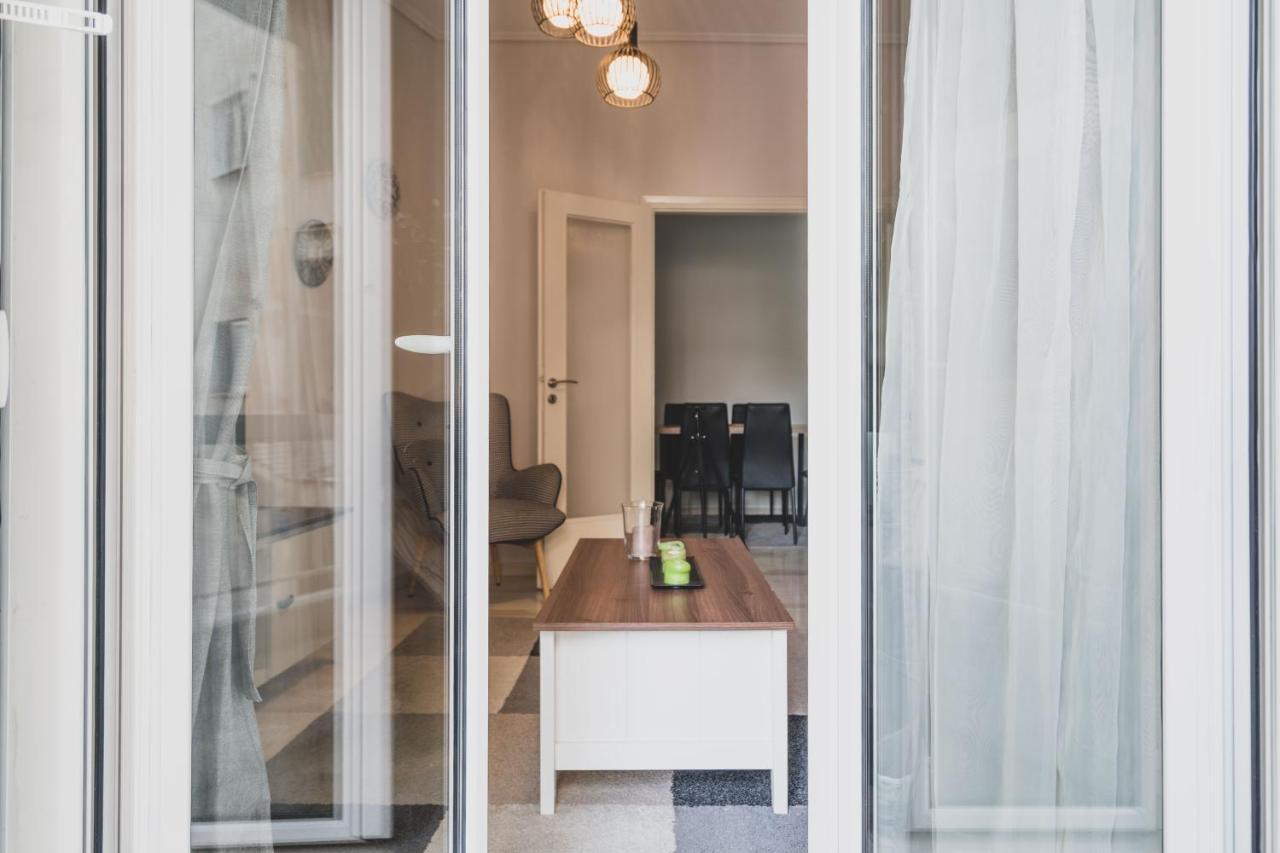 "Daydreamers Flat", Staircase To Neos Kosmos Athens Exterior photo