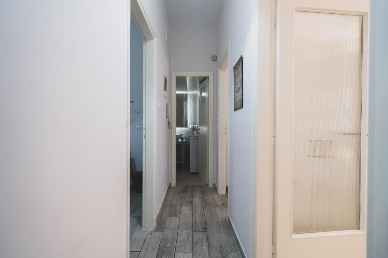 "Daydreamers Flat", Staircase To Neos Kosmos Athens Exterior photo