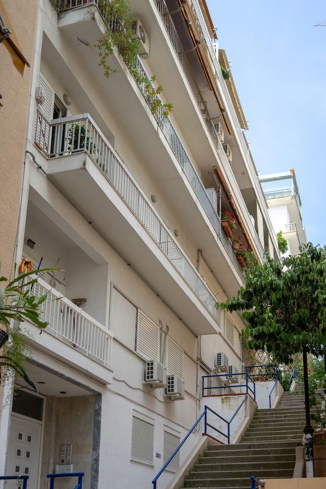 "Daydreamers Flat", Staircase To Neos Kosmos Athens Exterior photo