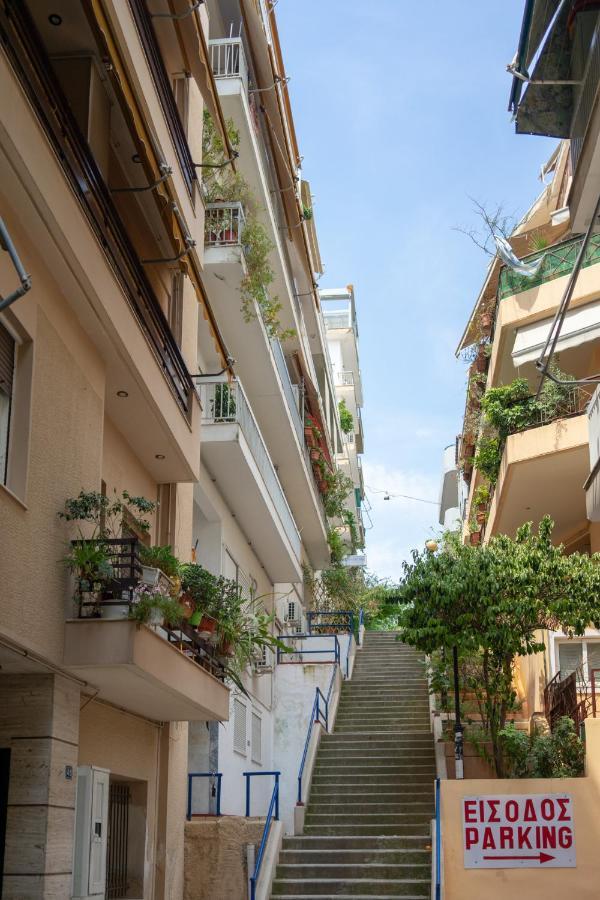 "Daydreamers Flat", Staircase To Neos Kosmos Athens Exterior photo